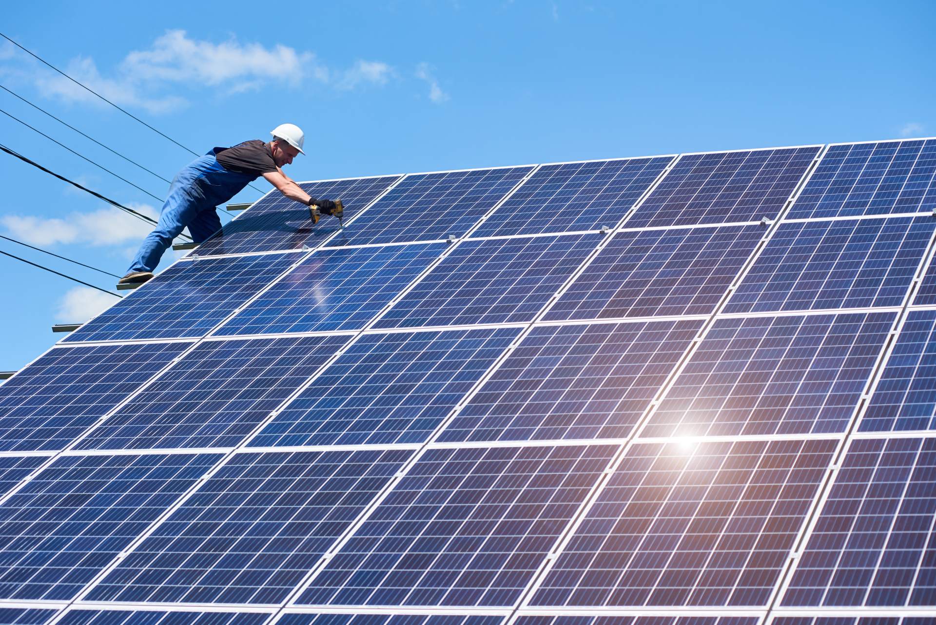 installing-stand-alone-solar-photo-voltaic-panel-system (1)